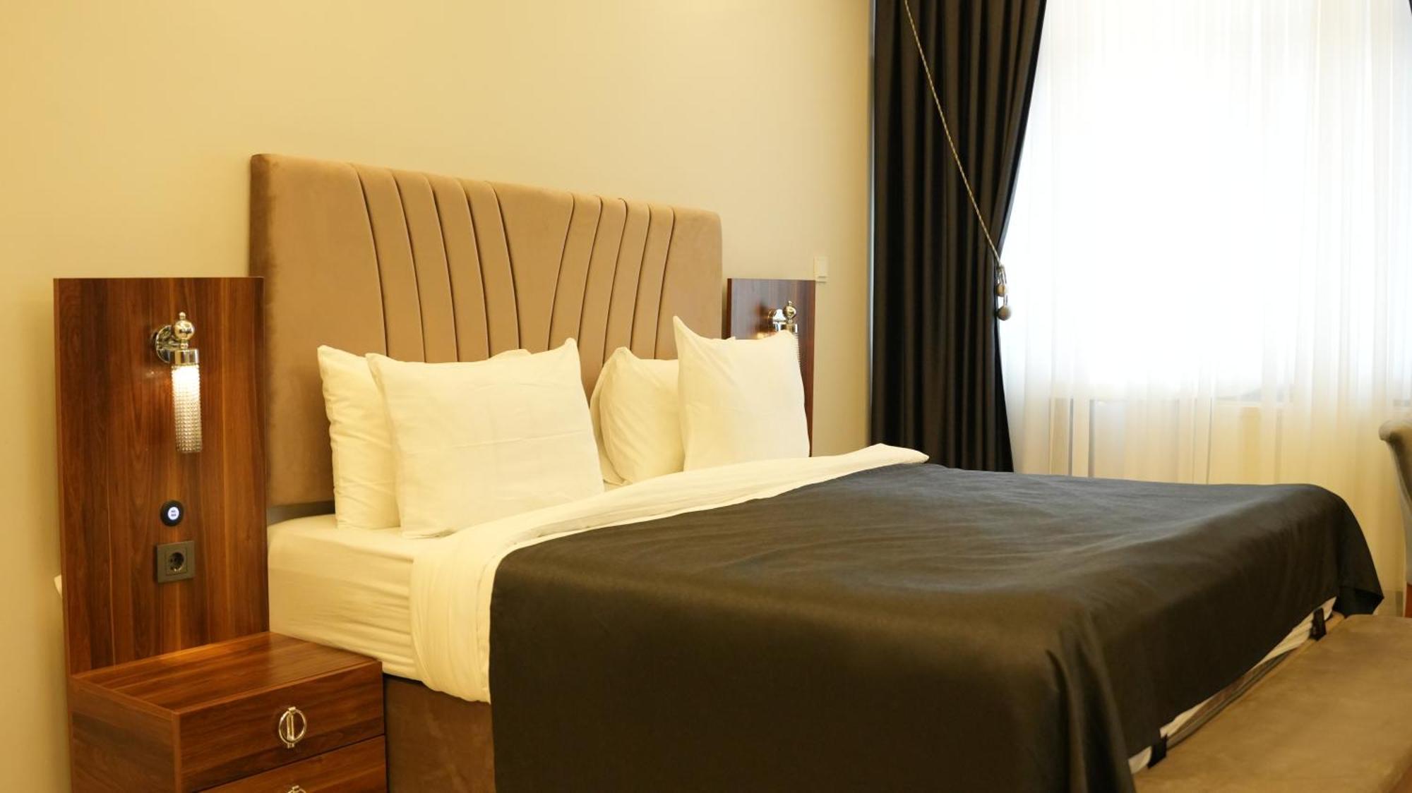 Grand Krone Hotel Cinarcik ภายนอก รูปภาพ