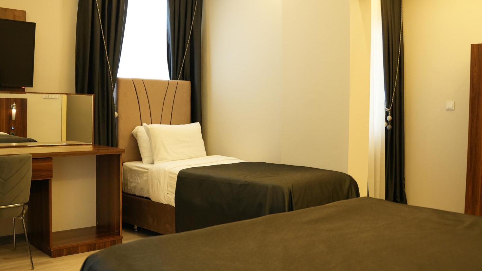 Grand Krone Hotel Cinarcik ภายนอก รูปภาพ